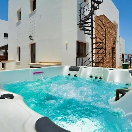 Villa Fabulous Sea View With Big Luxury Jacuzzi In Protaras, 1676 *