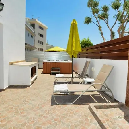 Fabulous Sea View With Big Luxury Jacuzzi In Protaras, 1676 Villa Protaras