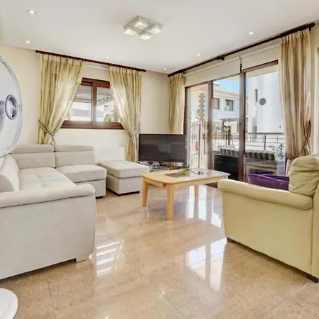Fabulous Sea View With Big Luxury Jacuzzi In Protaras, 1676 *